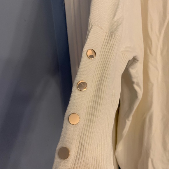 New with tags! Cream sweater with turtle neck and accent buttons on sleeve! 1x - Picture 2 of 6